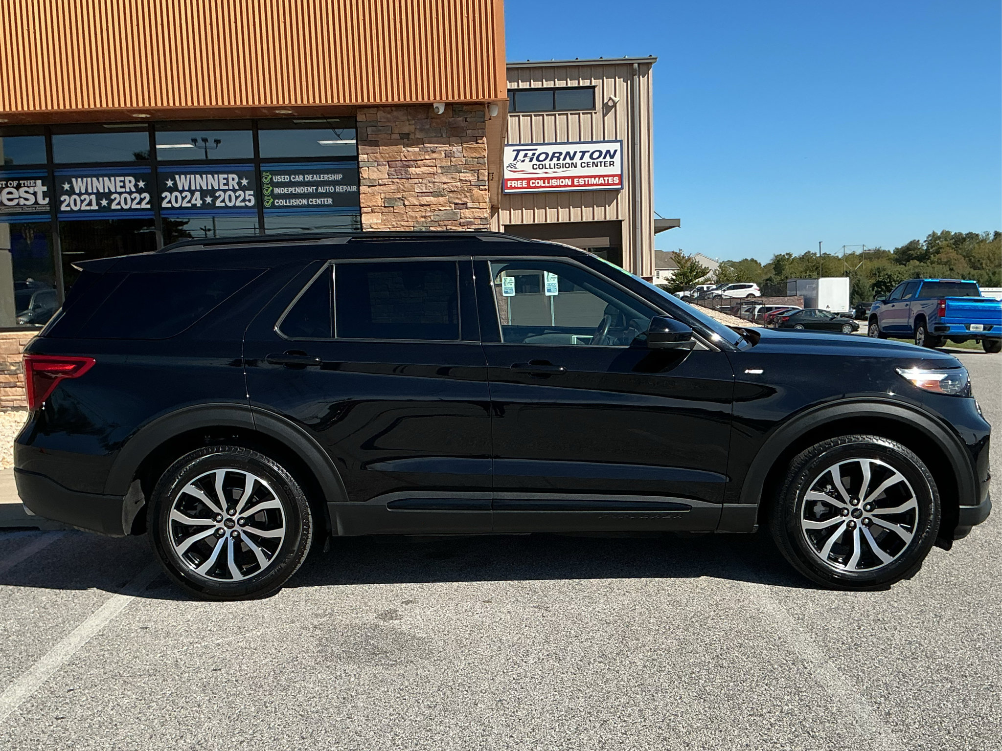 Used 2023 Ford Explorer ST-Line w/ Class IV Trailer Tow Package AWD/4WD image 2