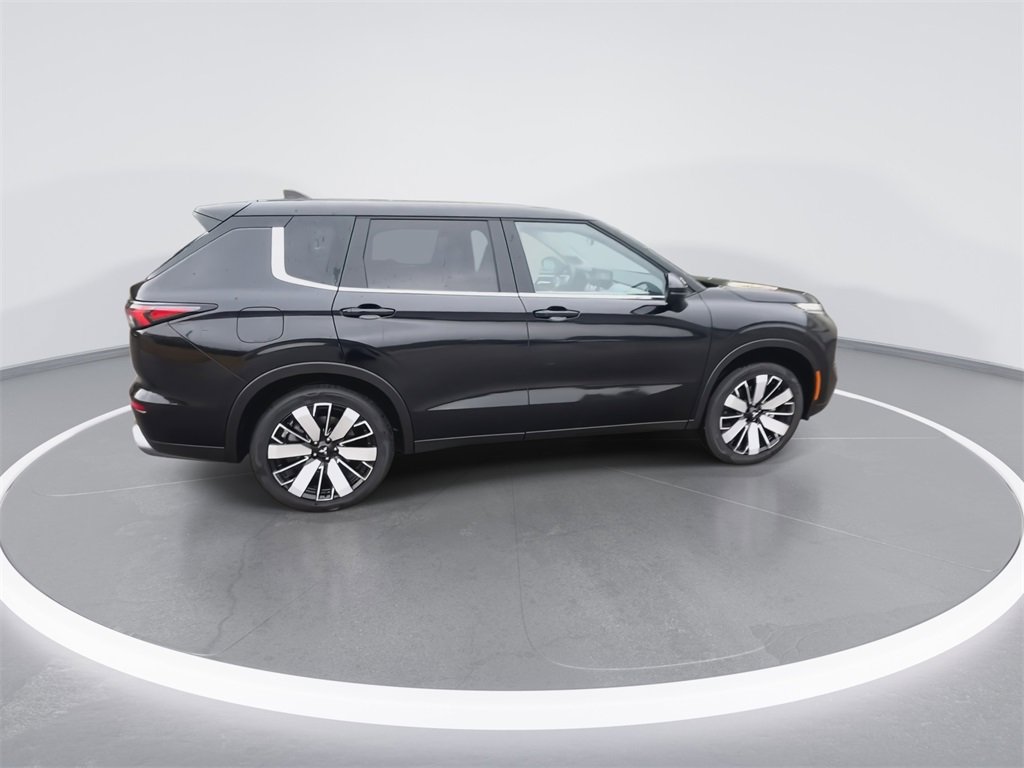 New 2025 Mitsubishi Outlander SE image 9