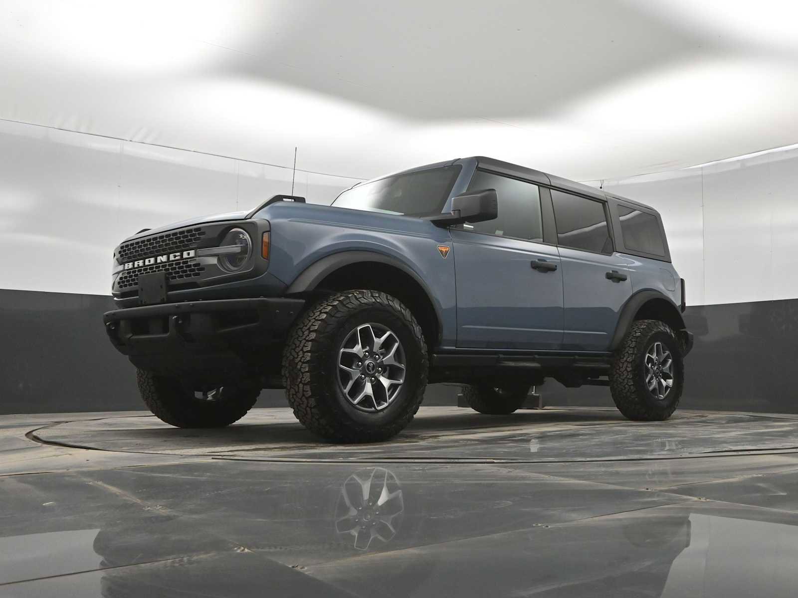 Used 2024 Ford Bronco Badlands image 36