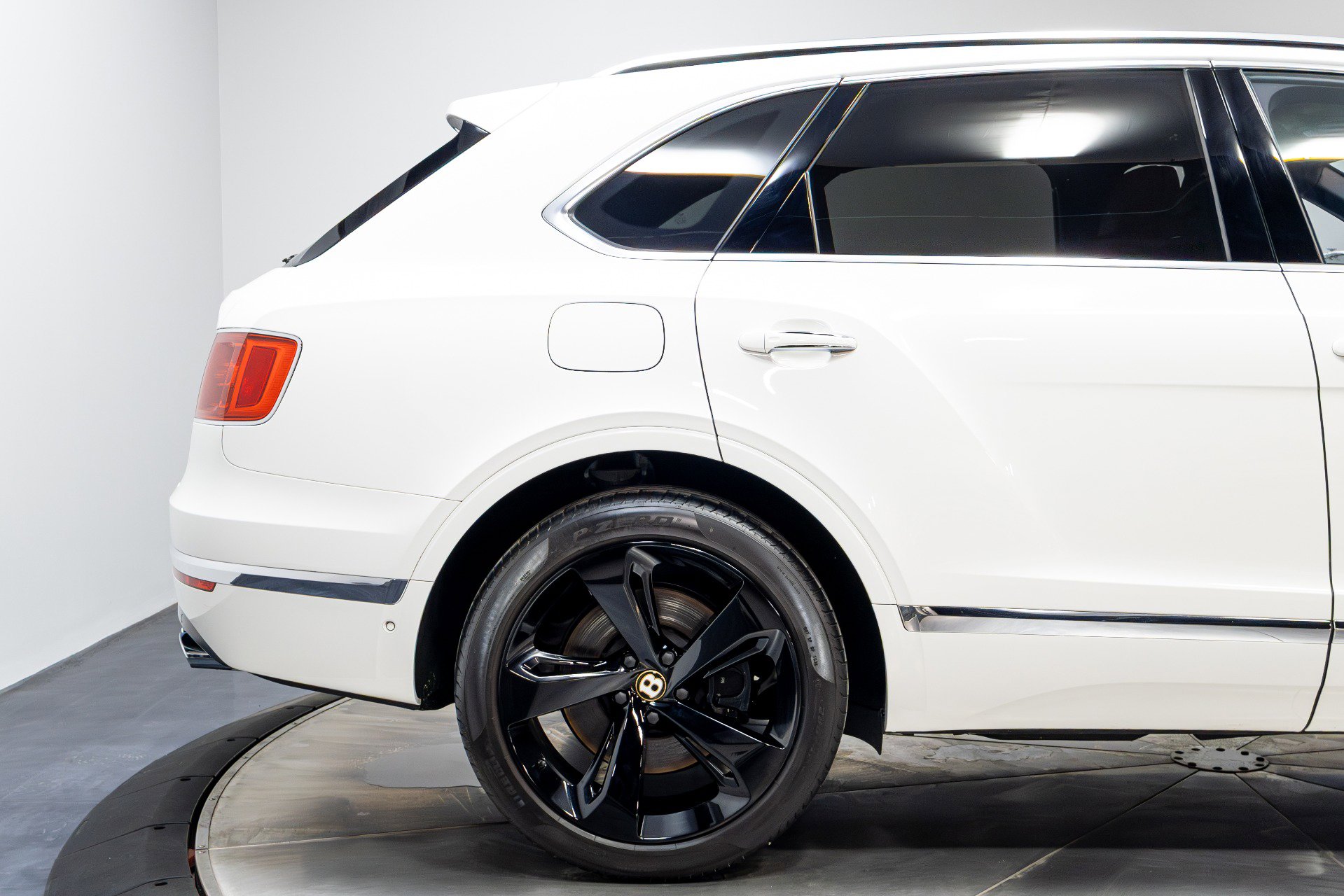 Used 2020 Bentley Bentayga image 20