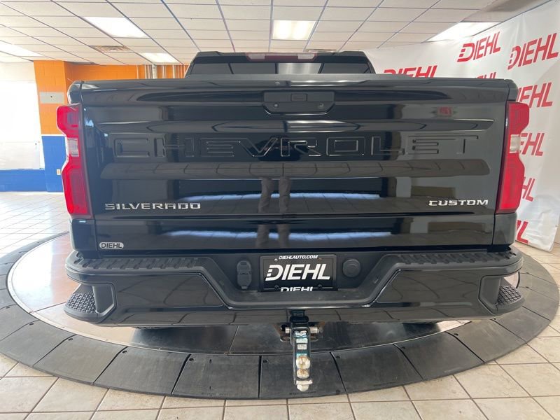 Used 2019 Chevrolet Silverado 1500 Custom w/ Custom Value Package AWD/4WD image 4