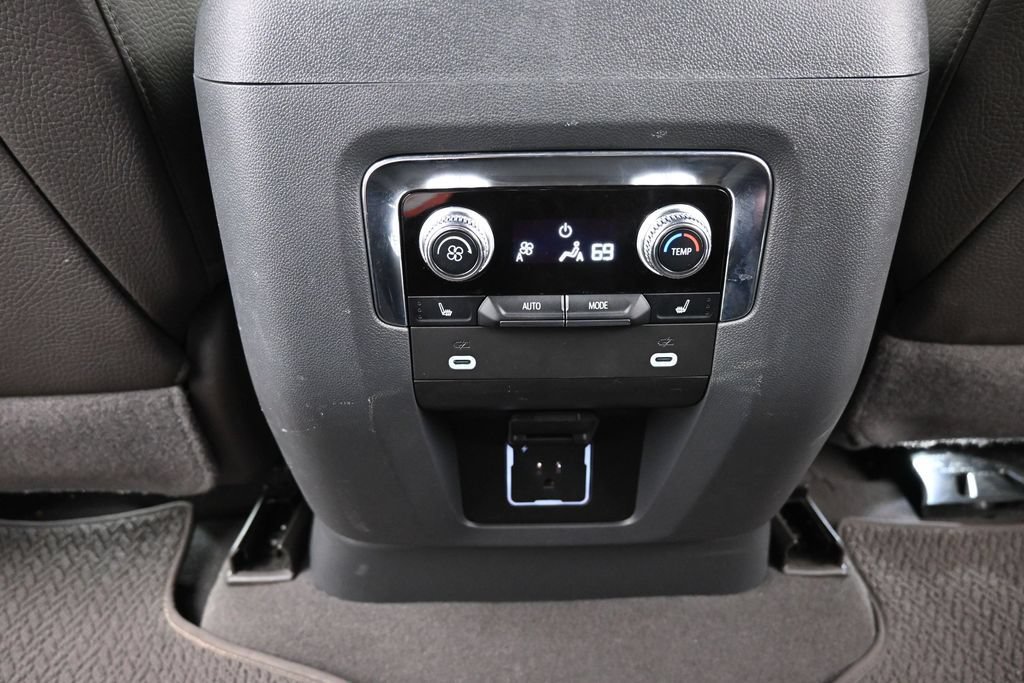 Used 2022 GMC Yukon XL Denali AWD/4WD image 25