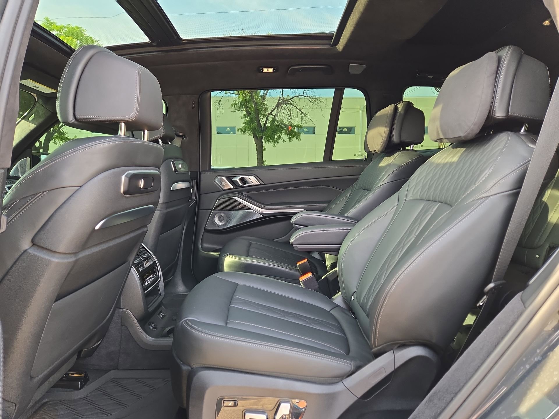 Used 2025 BMW X7 M60i image 13