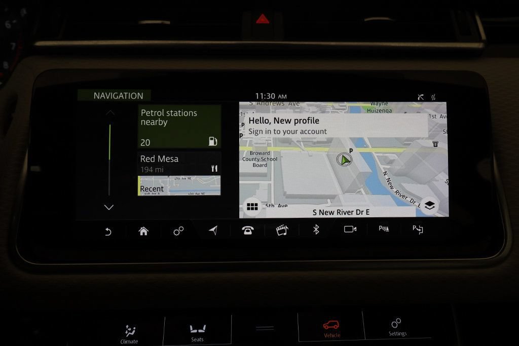 Used 2019 Land Rover Range Rover Velar R-Dynamic SE AWD/4WD image 10