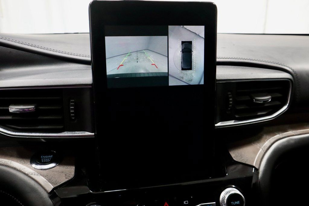 Certified 2022 Ford Explorer Platinum w/ Technology Package image 2