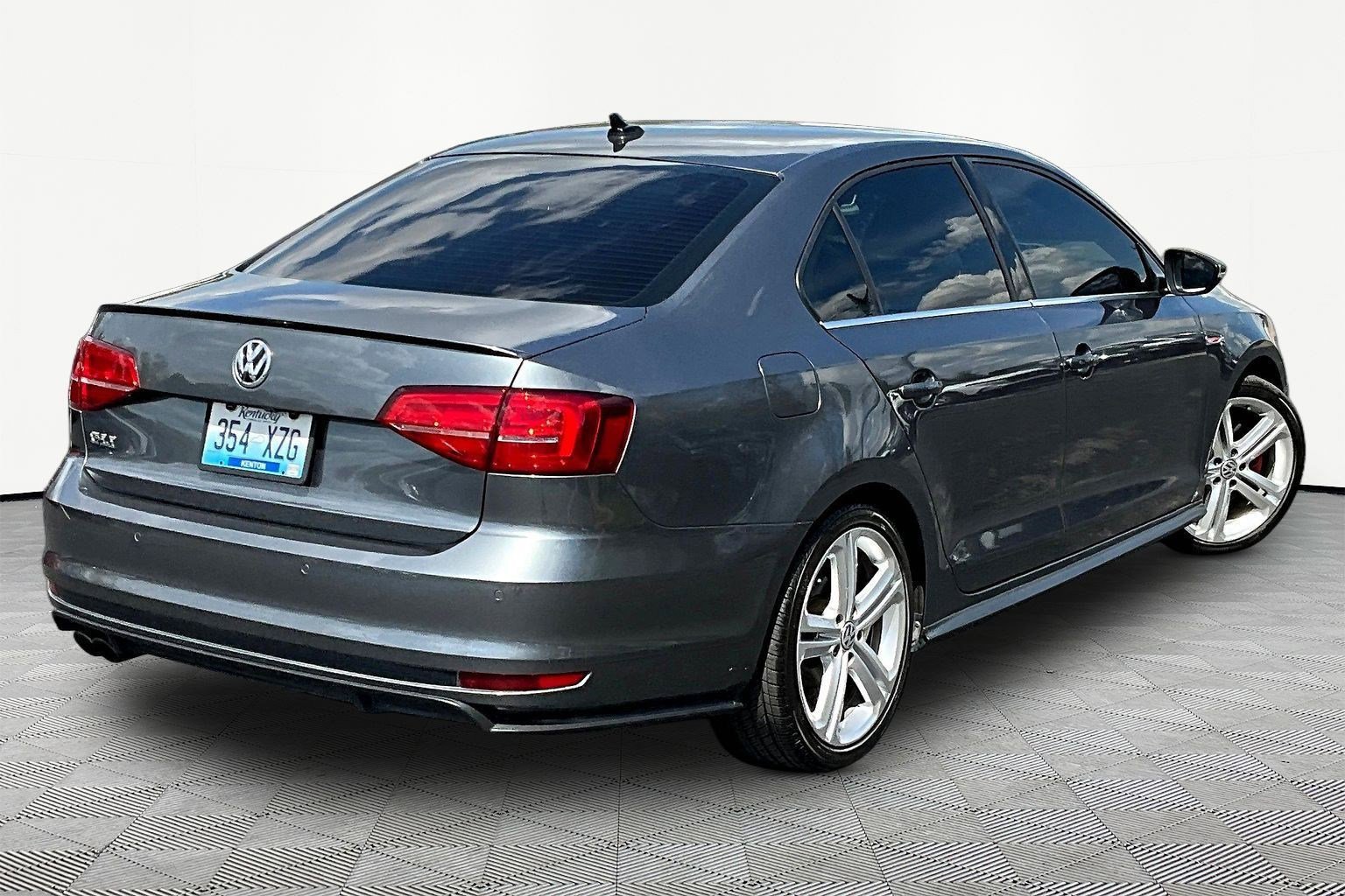 Used 2017 Volkswagen Jetta GLI image 6