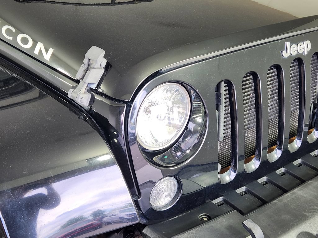 Used 2016 Jeep Wrangler Unlimited Rubicon w/ Connectivity Group AWD/4WD image 10