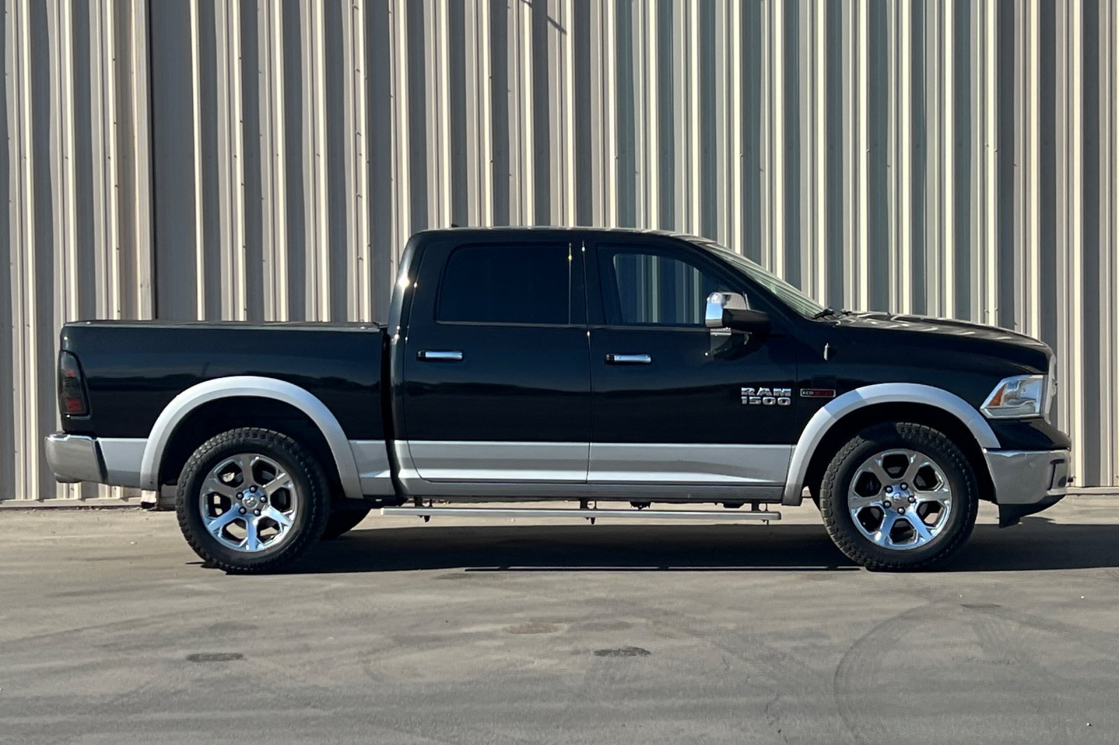 Used 2018 RAM 1500 Laramie w/ Convenience Group AWD/4WD image 3