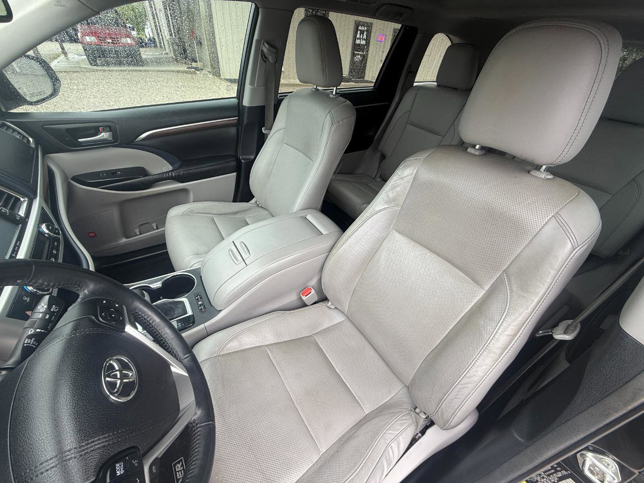 Used 2016 Toyota Highlander Limited Platinum FWD image 5