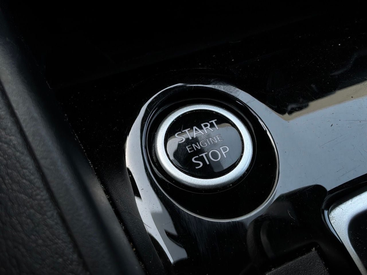 Used 2025 Nissan Versa SV FWD image 26