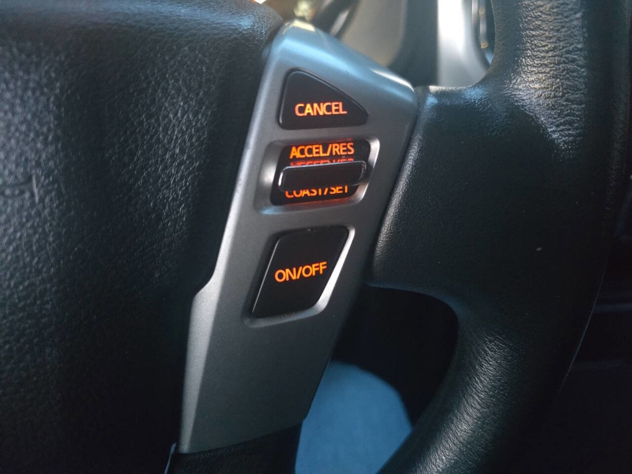 Used 2017 Nissan Titan SV image 44