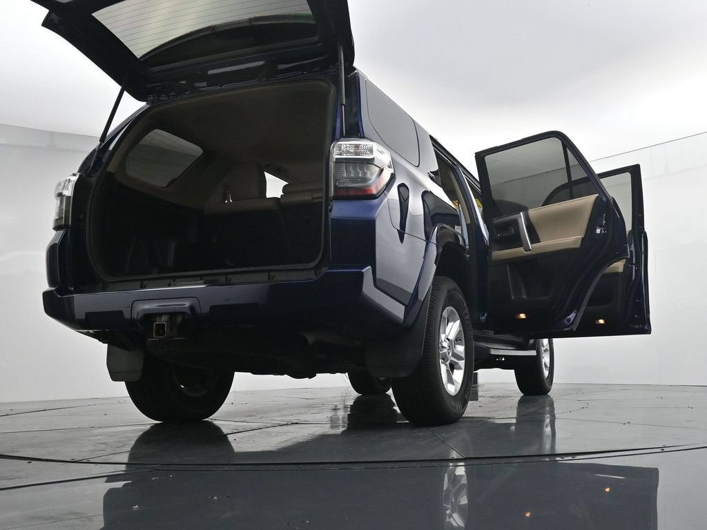Used 2020 Toyota 4Runner SR5 Premium w/ Moonroof Package AWD/4WD image 45