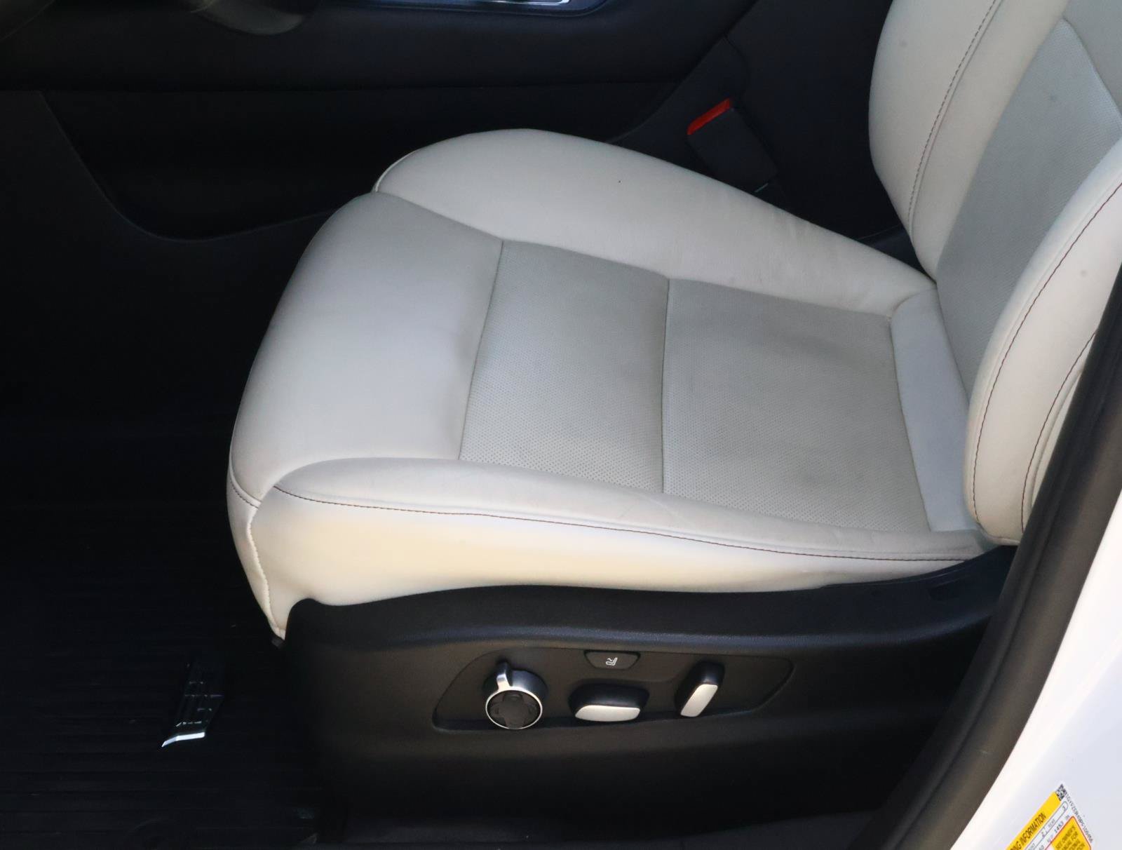Certified 2023 Cadillac XT4 Sport FWD image 18