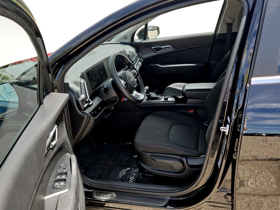 Used 2025 Kia Sportage LX AWD/4WD image 29