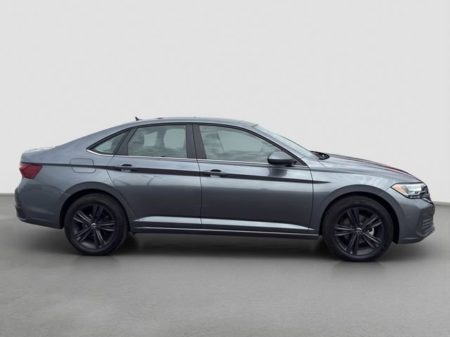 Used 2024 Volkswagen Jetta SE w/ Panoramic Sunroof Package image 7