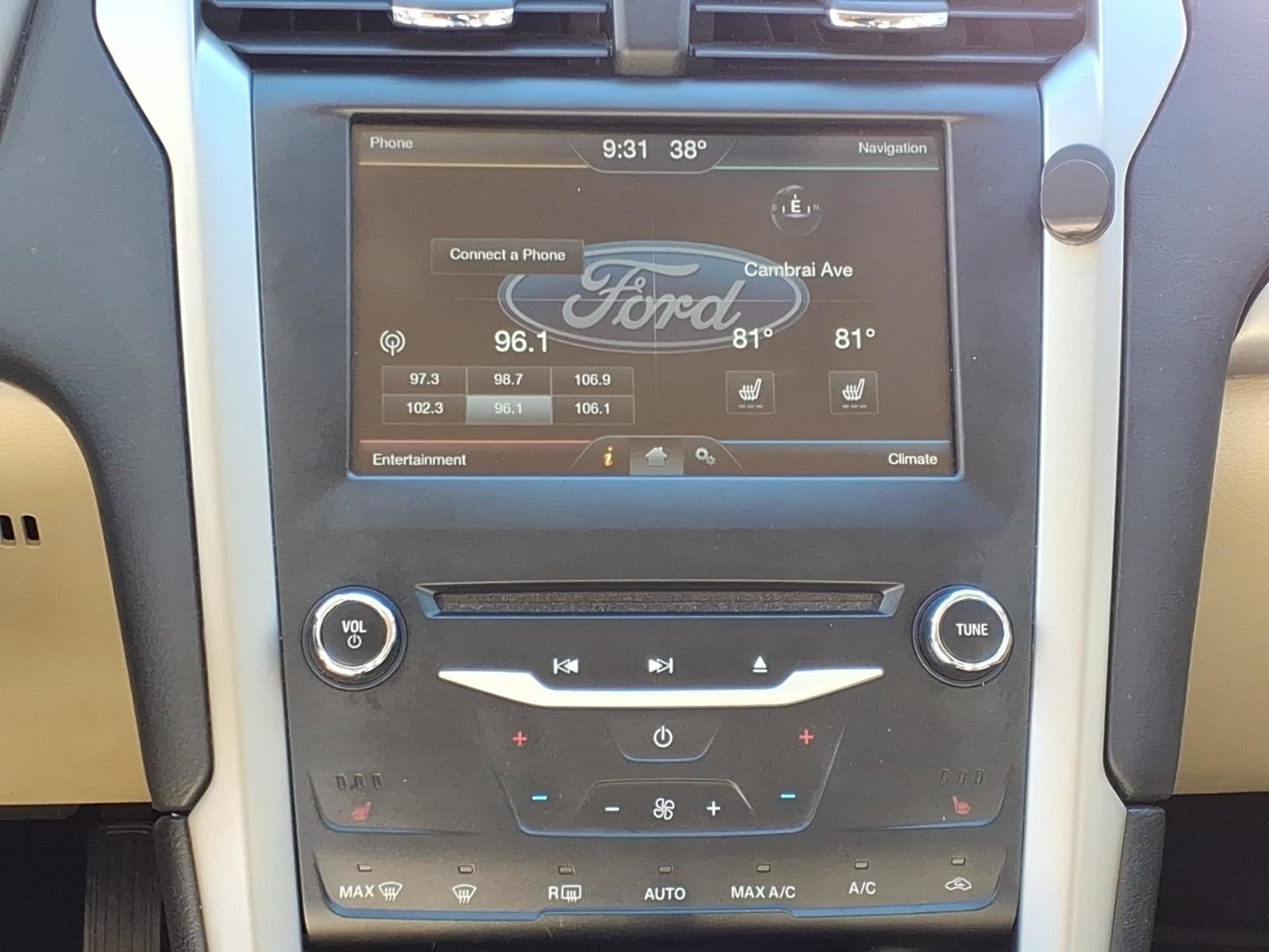 Used 2015 Ford Fusion SE w/ Equipment Group 202A image 6