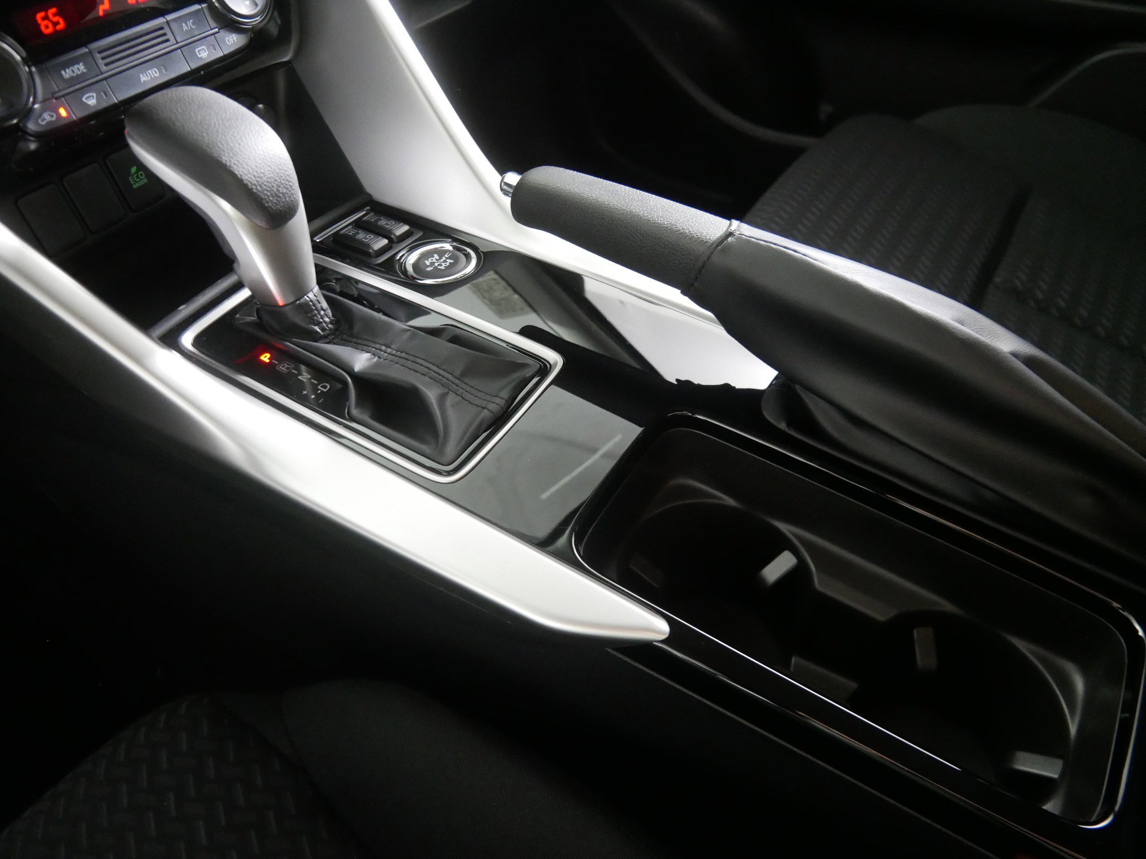 New 2025 Mitsubishi Eclipse Cross LE image 6