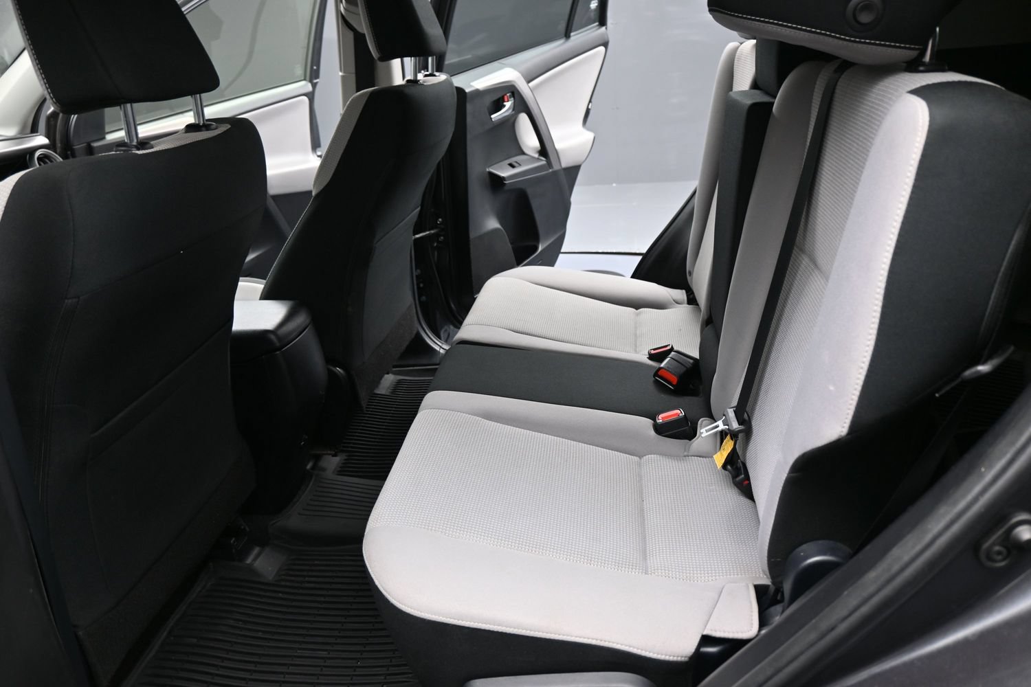 Used 2018 Toyota RAV4 XLE AWD/4WD image 16