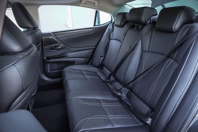Certified 2025 Lexus ES 300h w/ Luxury Package FWD image 18