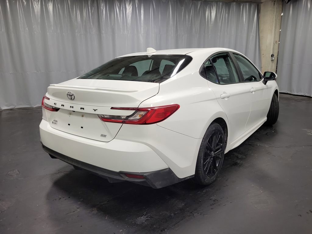Used 2025 Toyota Camry SE image 8