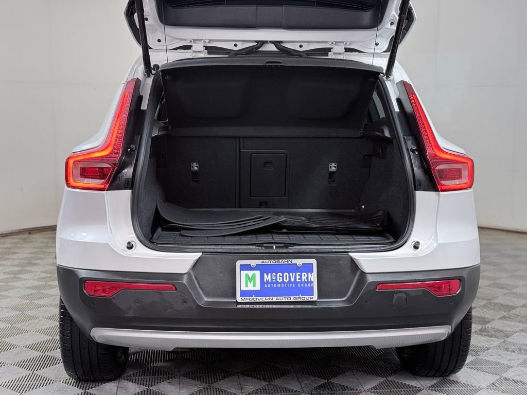 Used 2022 Volvo XC40 T5 Inscription w/ Climate Package image 6