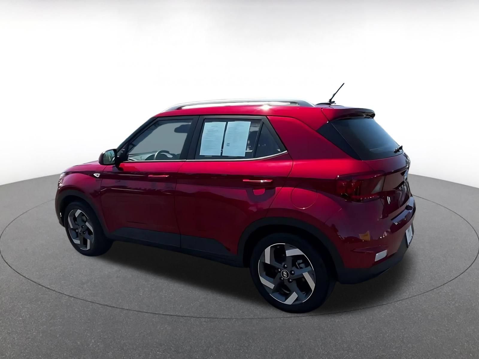 Used 2025 Hyundai Venue SEL FWD image 10