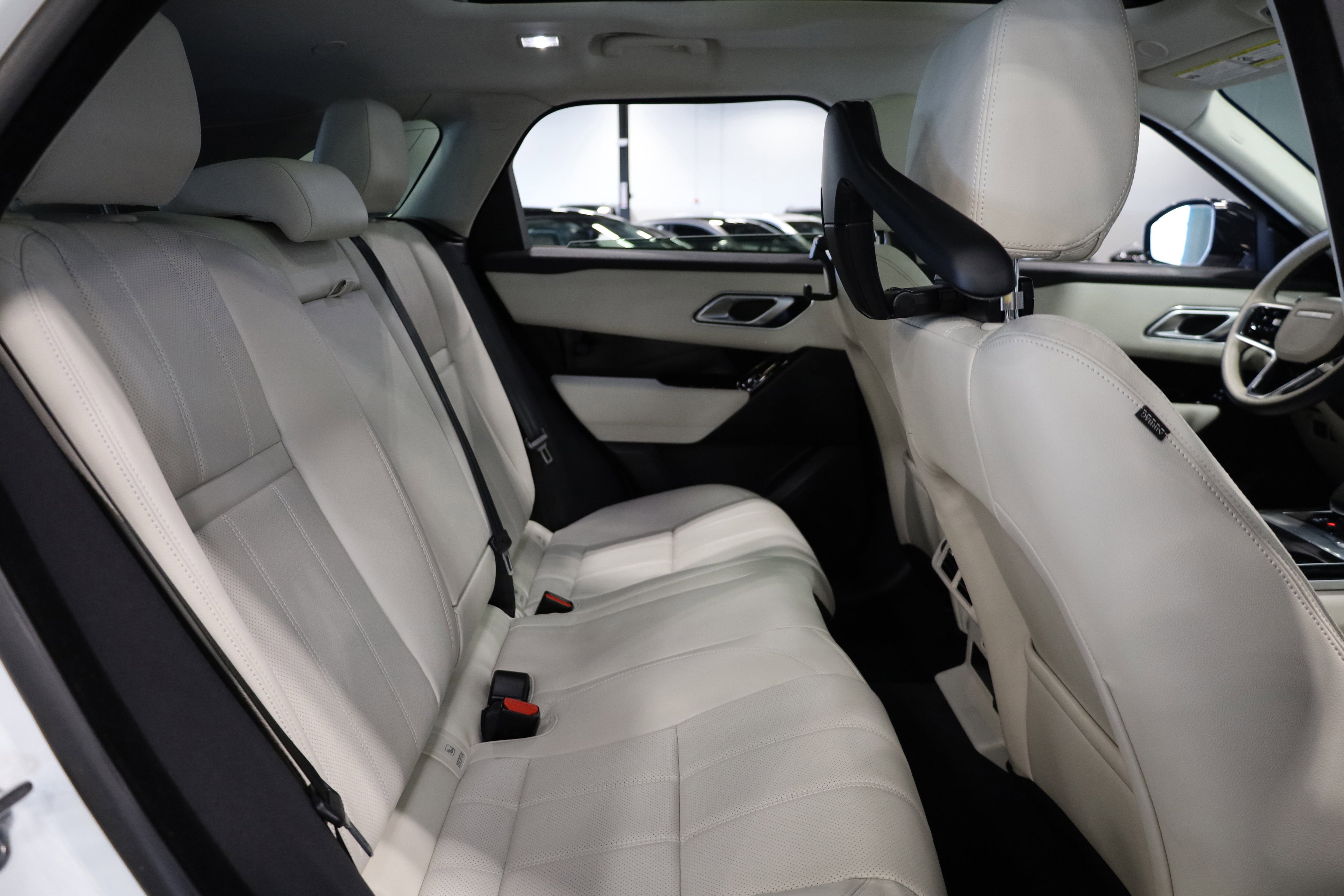 Used 2023 Land Rover Range Rover Velar R-Dynamic S image 39