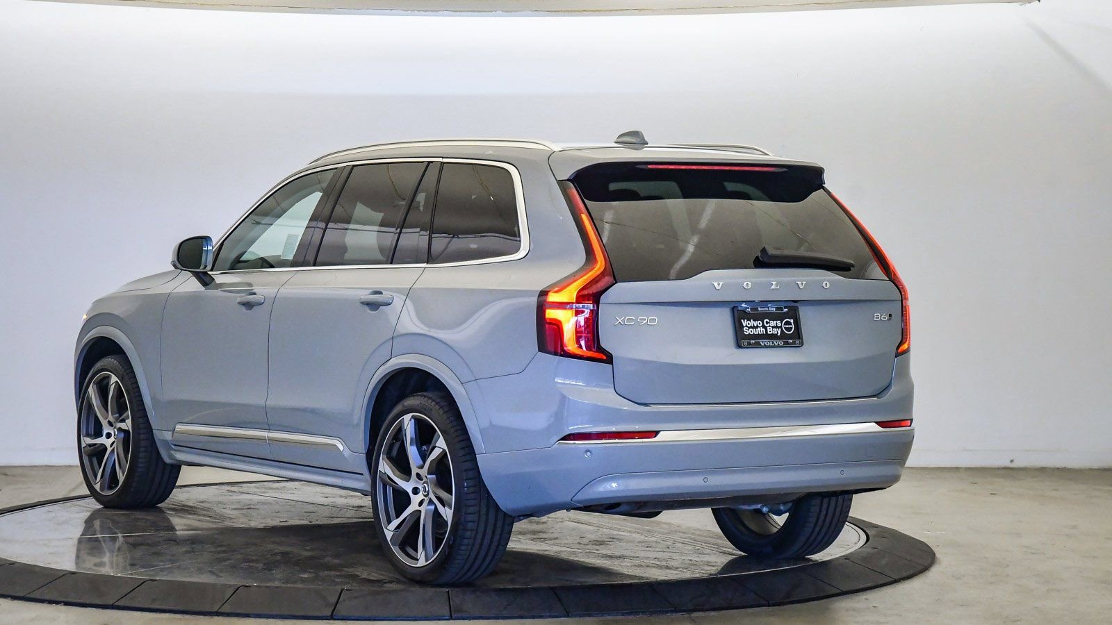 Certified 2025 Volvo XC90 B6 Core w/ Protection Package Premier image 2