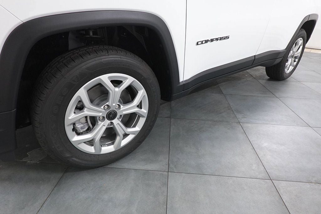 New 2026 Jeep Compass Latitude image 29