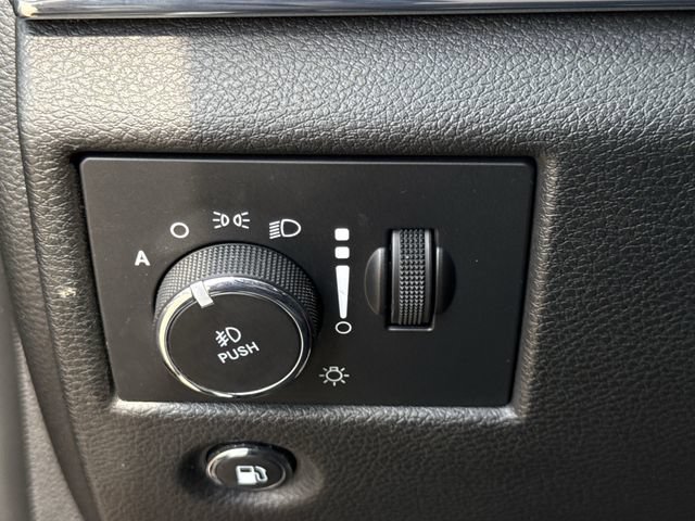 Used 2022 Jeep Grand Cherokee Limited w/ Tech Group RWD image 23