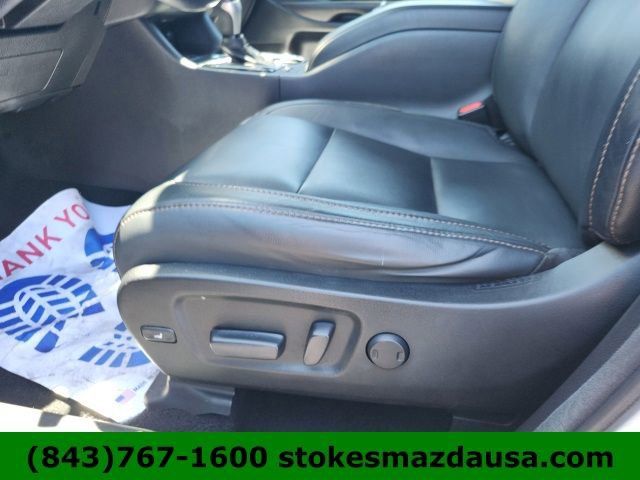 Used 2016 Toyota Highlander XLE AWD/4WD image 6