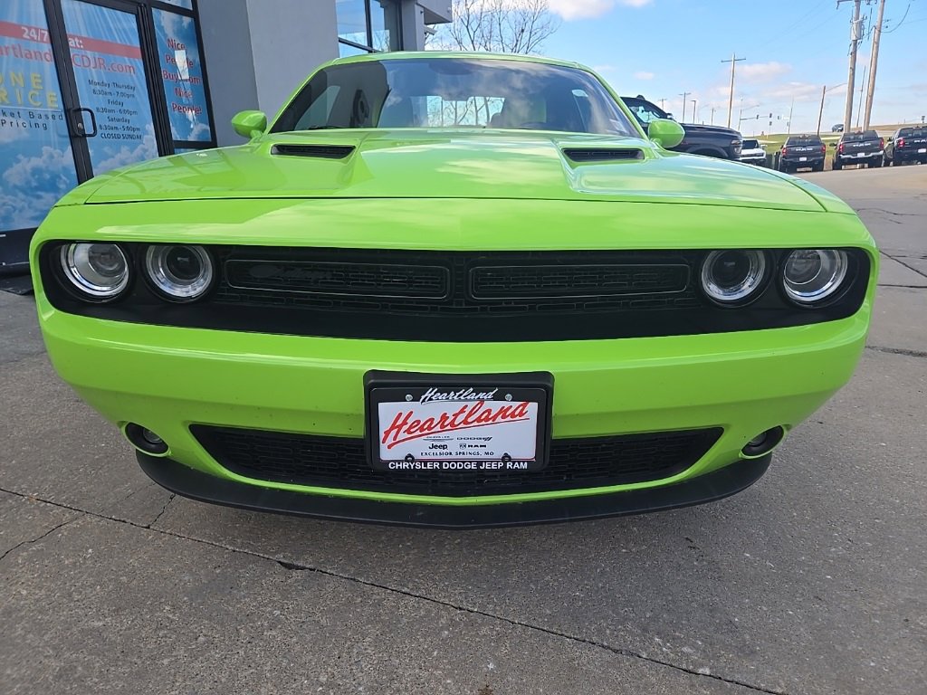 Used 2023 Dodge Challenger SXT w/ Blacktop Package image 15