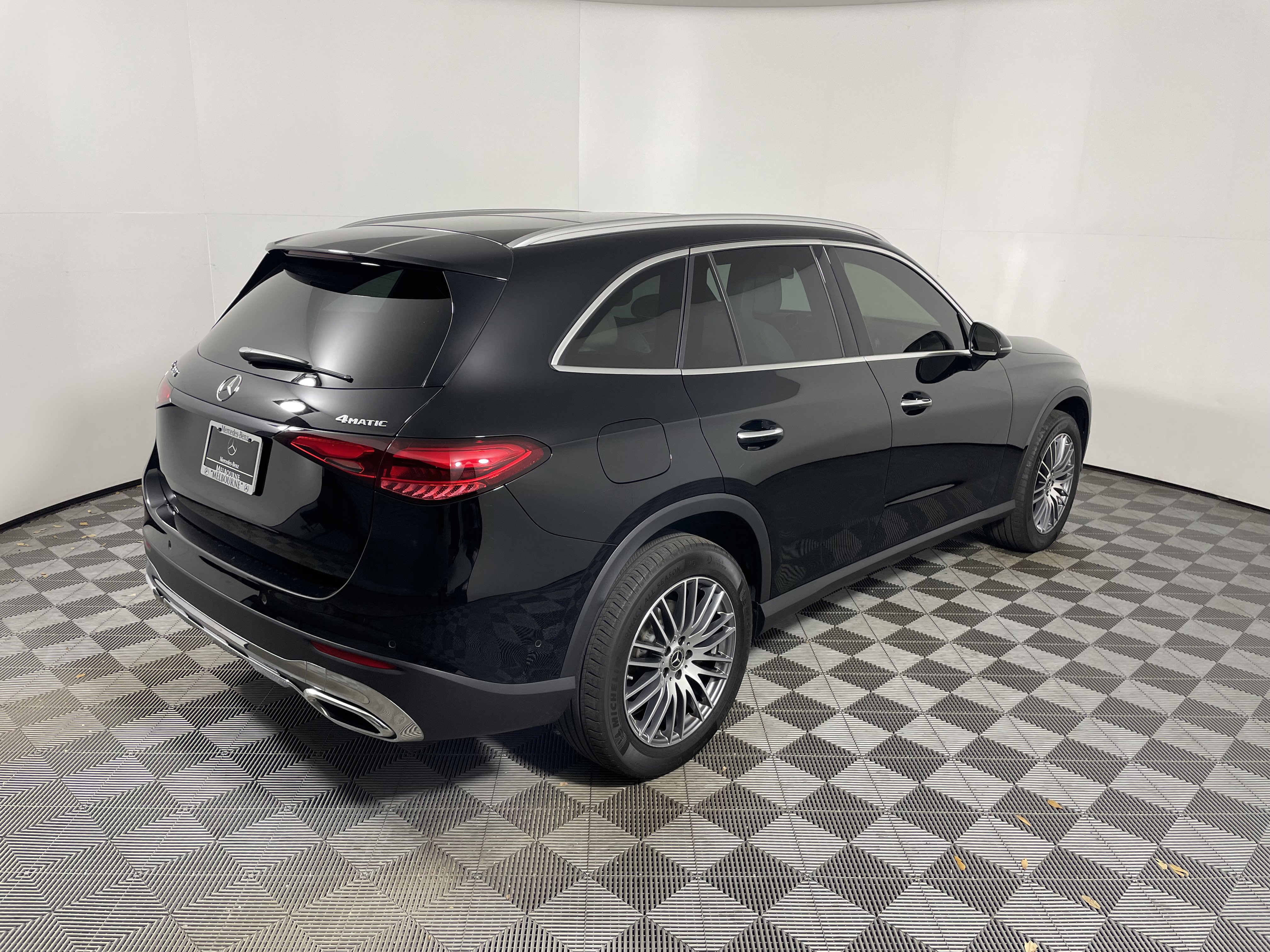 Used 2024 Mercedes-Benz GLC 300 4MATIC image 5