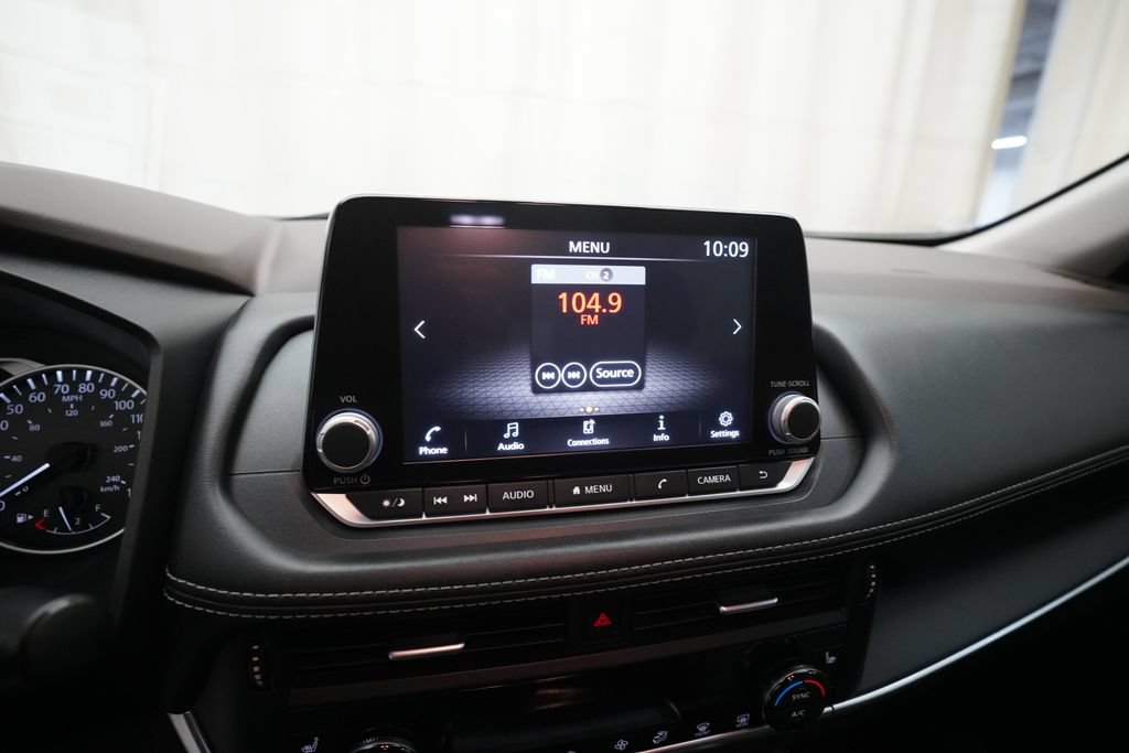 Used 2021 Nissan Rogue S AWD/4WD image 6