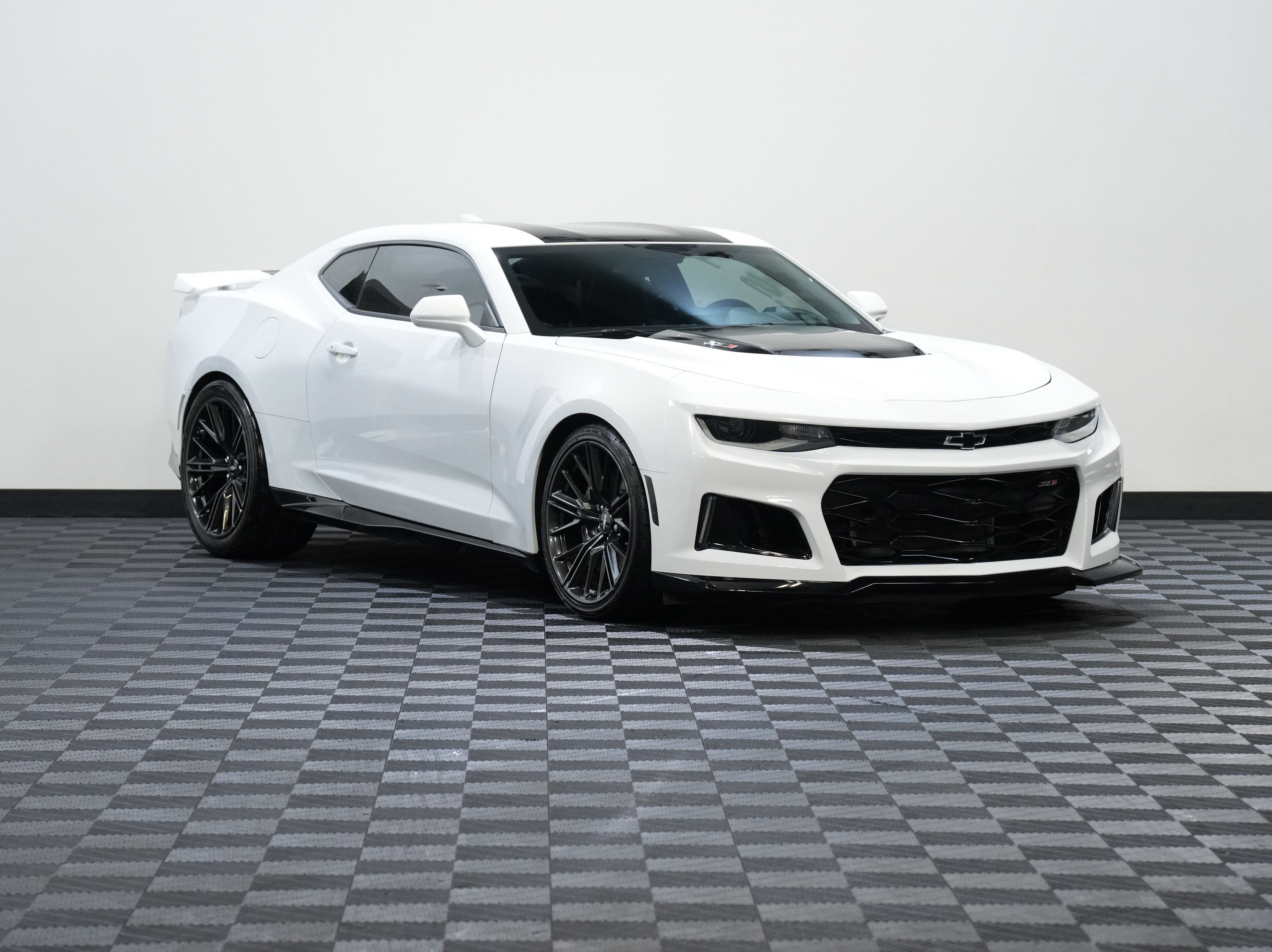 Used 2017 Chevrolet Camaro ZL1 RWD image 5