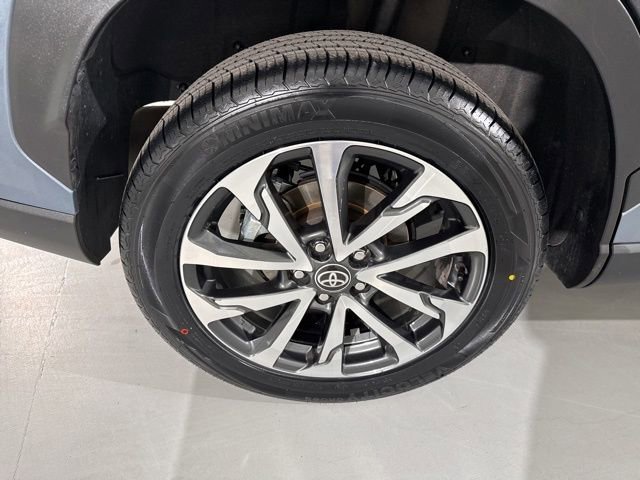 Used 2023 Toyota Corolla Cross XLE image 17