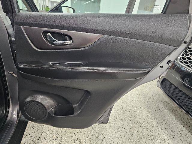 Used 2016 Nissan Rogue S AWD/4WD image 28