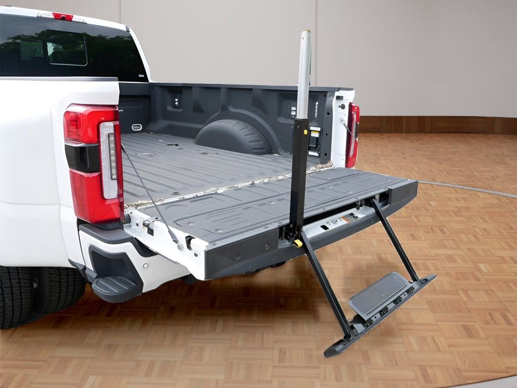 Used 2024 Ford F350 Platinum image 13