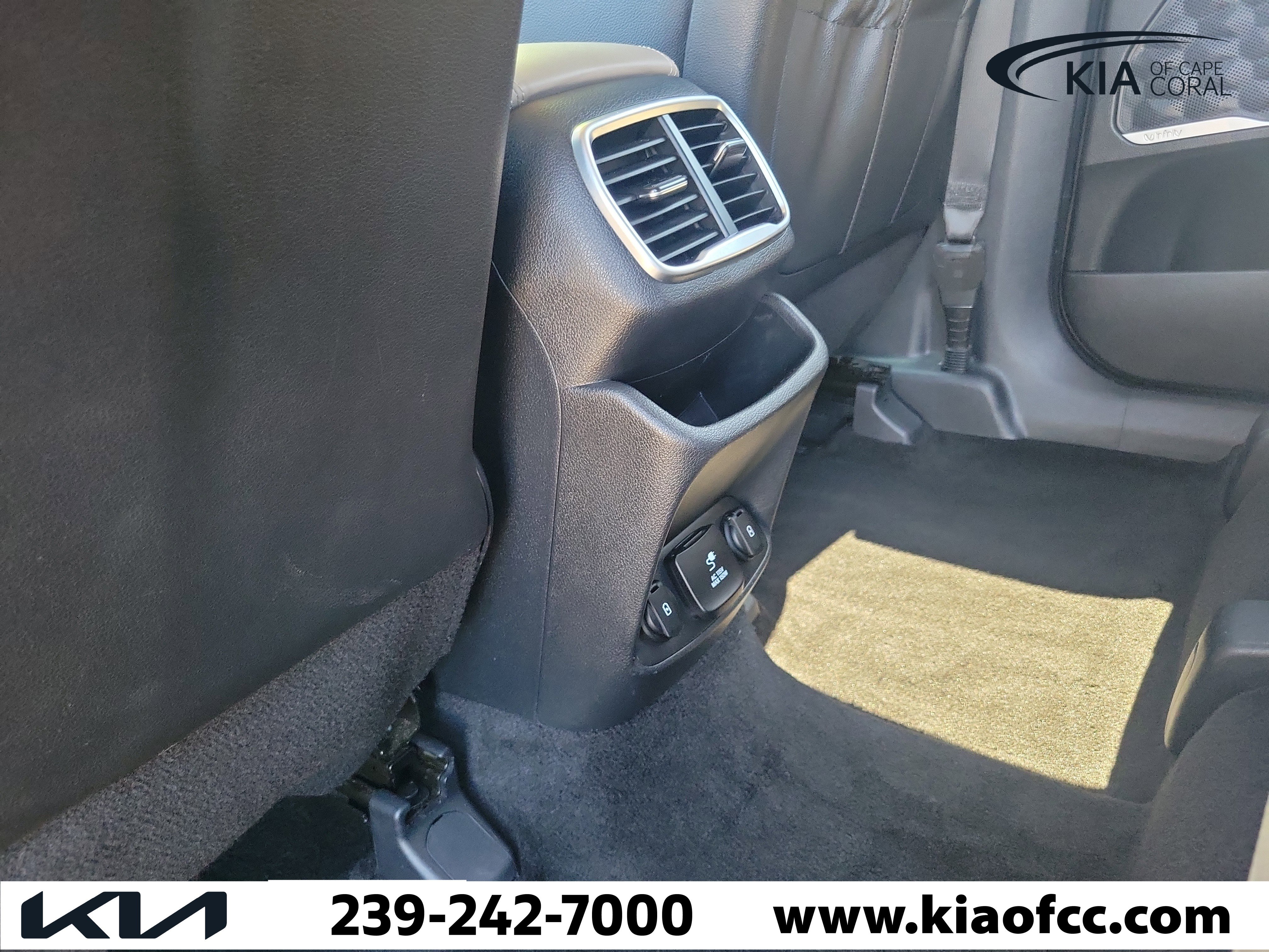 Used 2020 Hyundai Santa Fe Limited FWD image 18