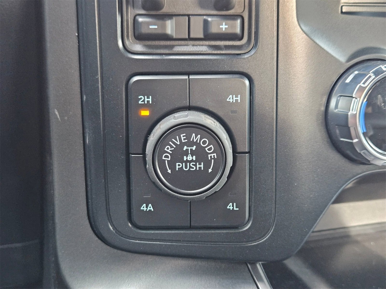 New 2025 Ford F150 Lariat w/ Equipment Group 501A Mid image 16