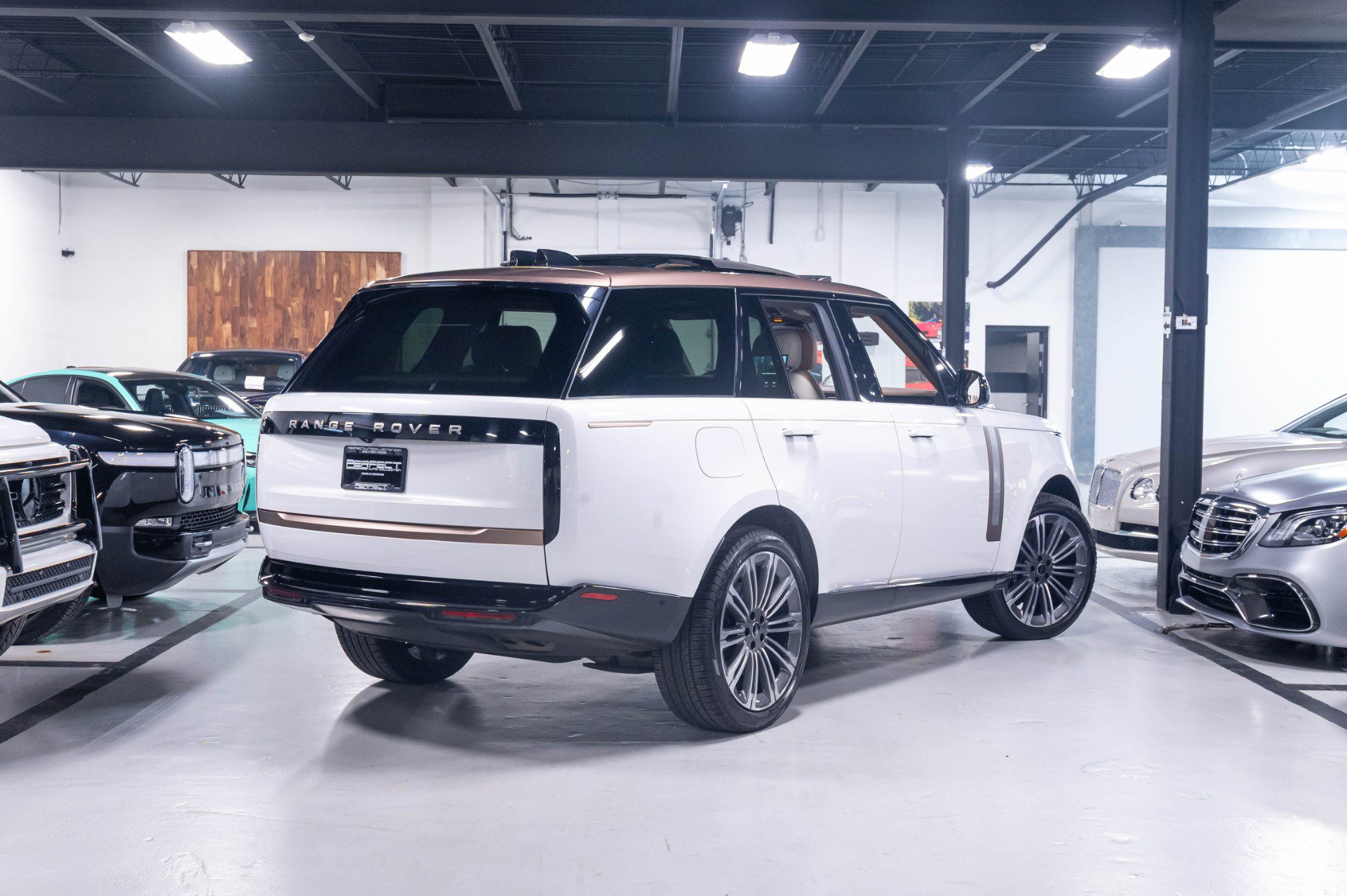 Used 2023 Land Rover Range Rover SV AWD/4WD image 92