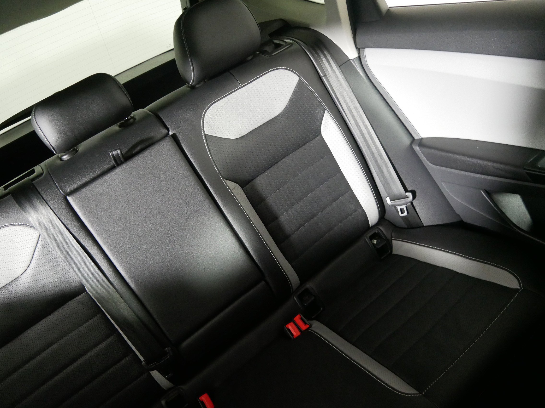 Used 2023 Volkswagen Taos SEL image 14