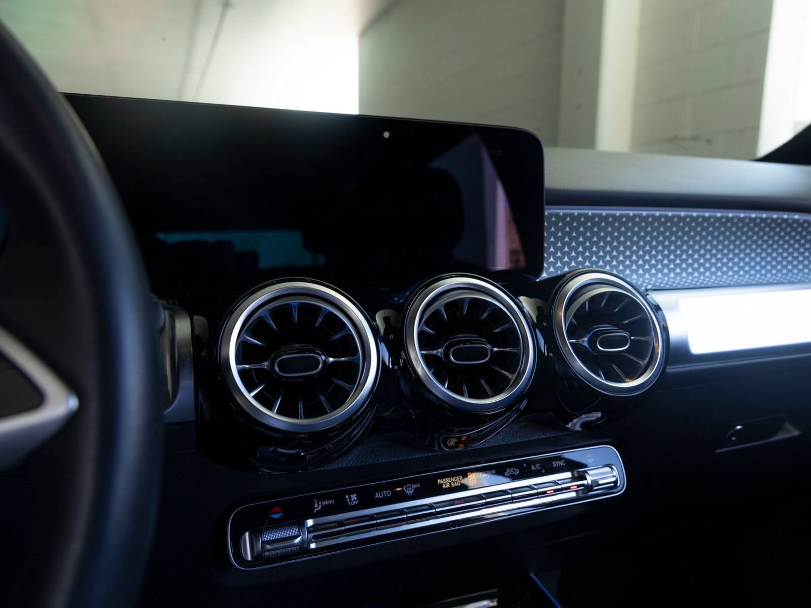 Used 2025 Mercedes-Benz GLB 250 image 17