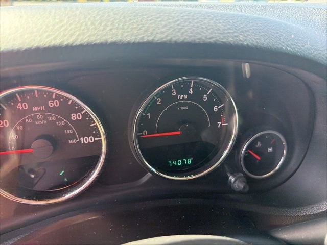 Used 2012 Jeep Wrangler Unlimited Sahara w/ Connectivity Group AWD/4WD image 7