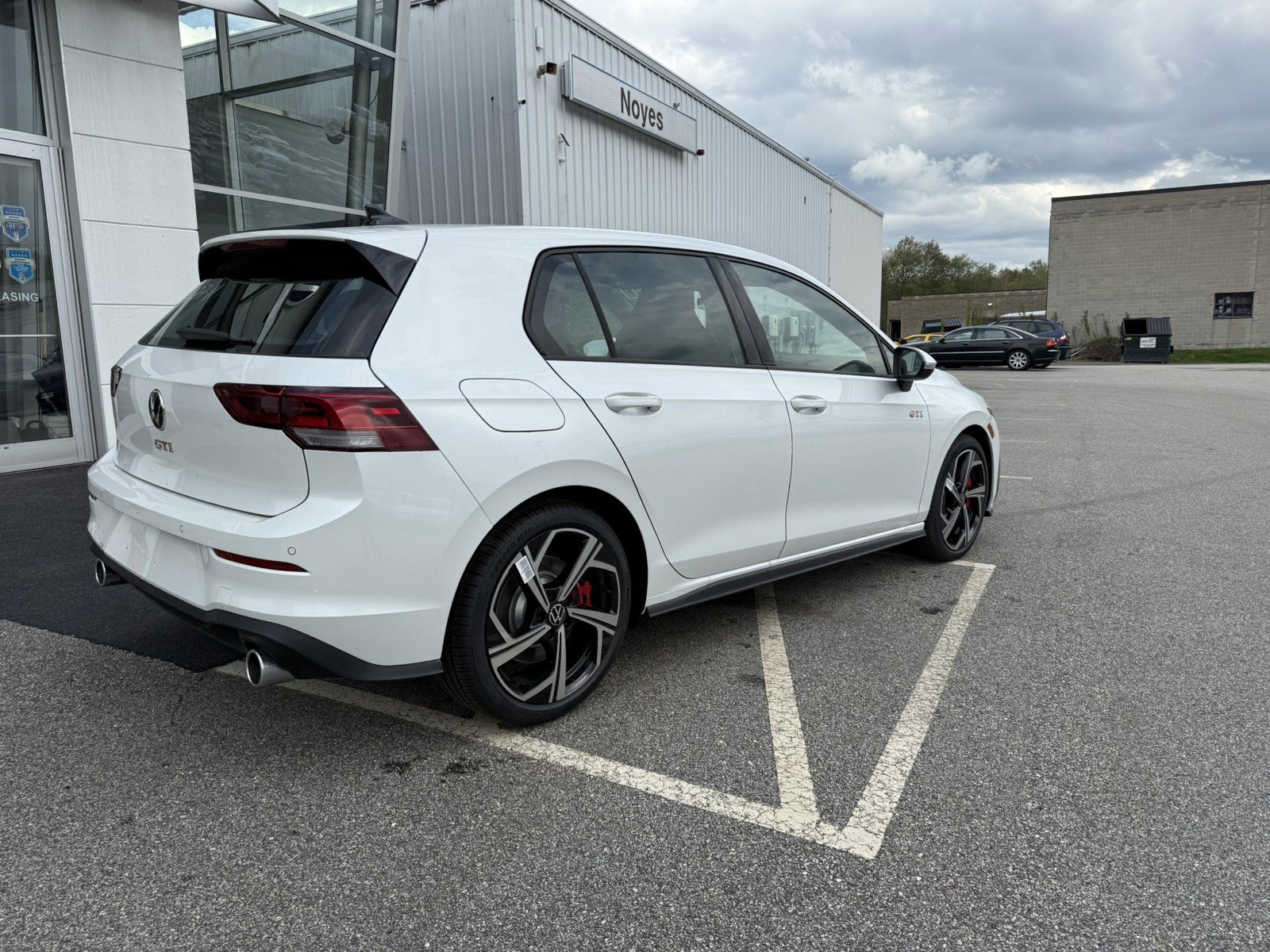 New 2025 Volkswagen GTI SE image 3