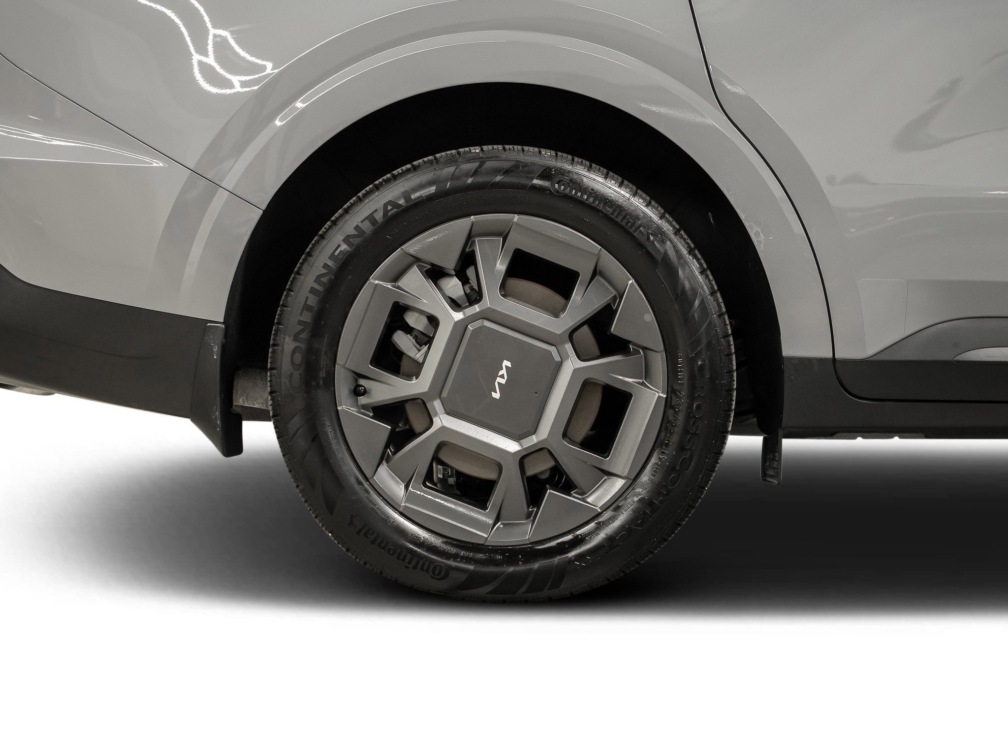 Used 2025 Kia Carnival EX image 28