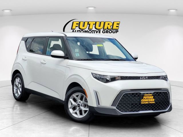 Used 2025 Kia Soul LX w/ LX Technology Package FWD image 1