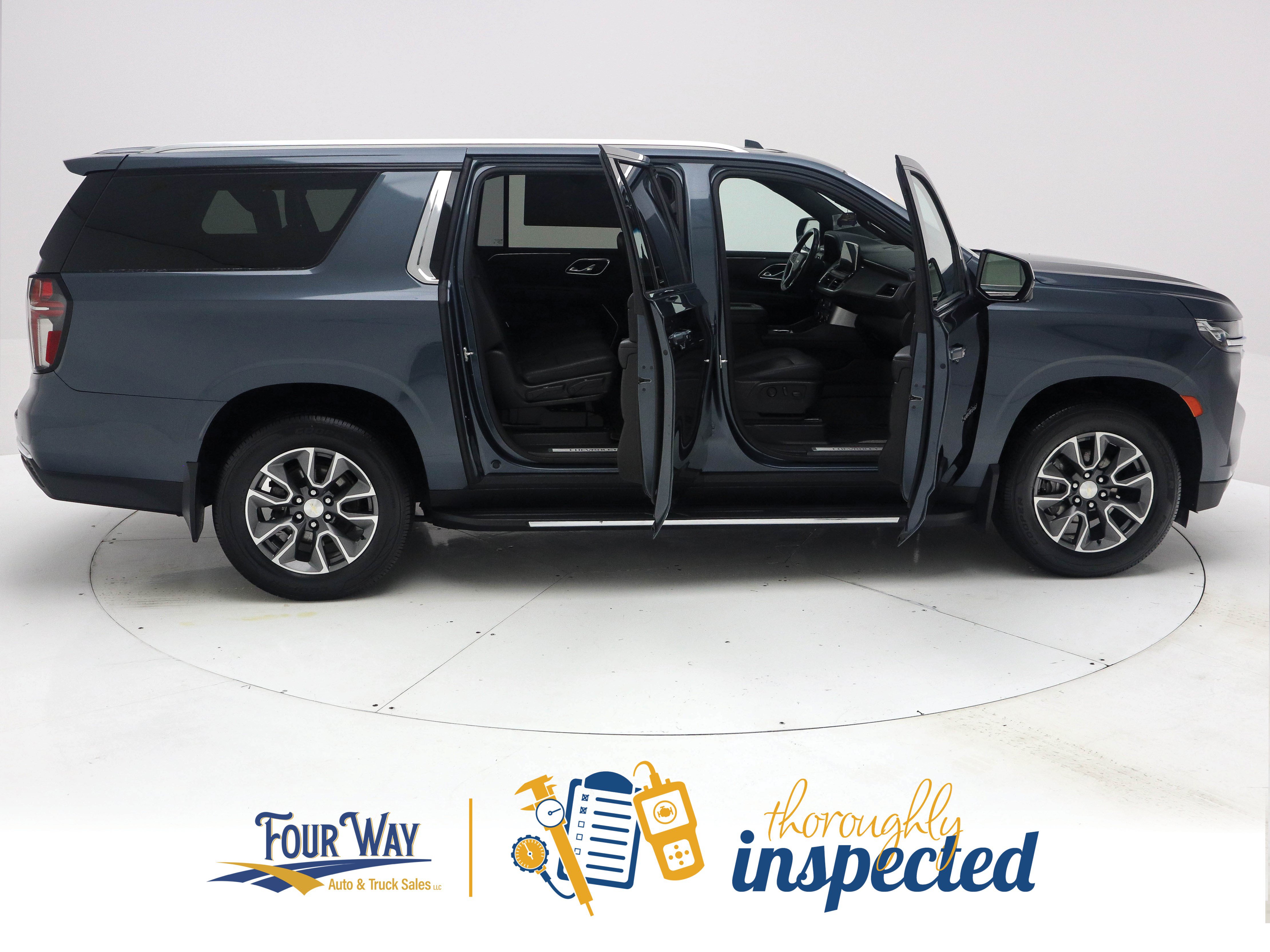 Used 2021 Chevrolet Suburban LT w/ LT Signature Package AWD/4WD image 3