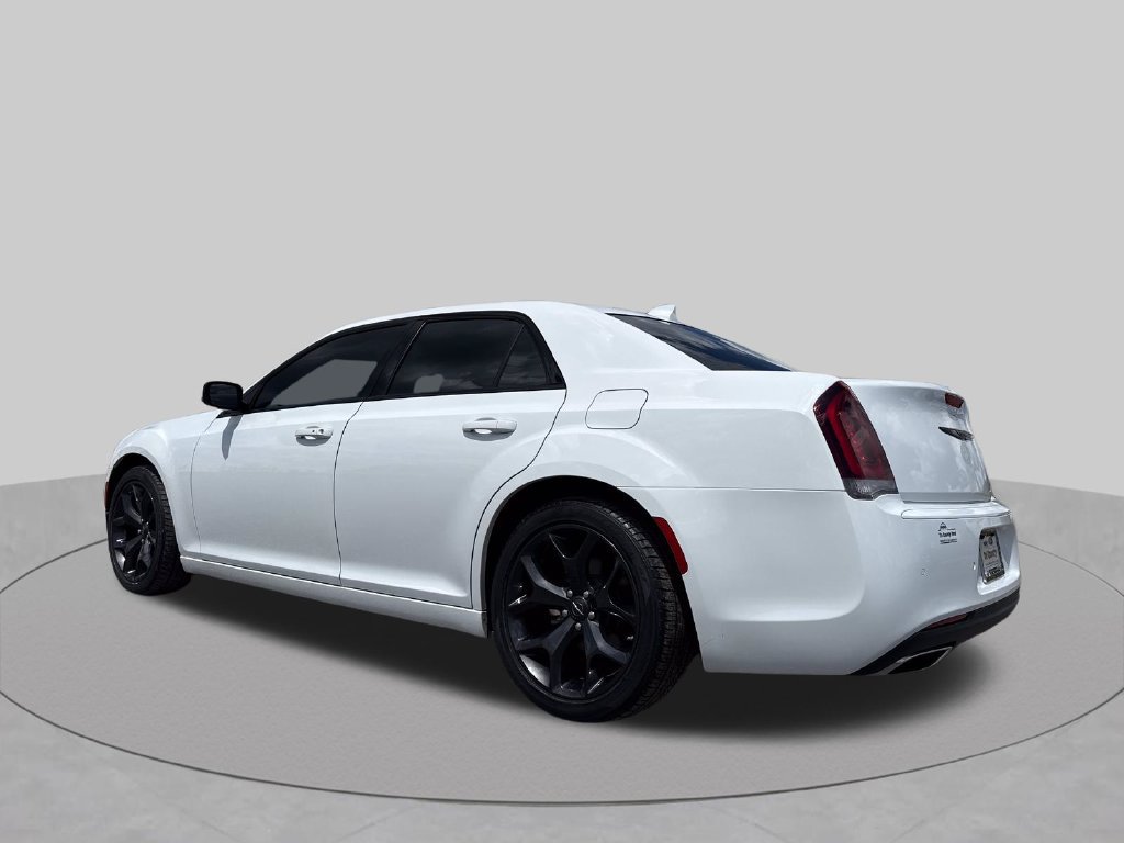 Used 2023 Chrysler 300 S w/ Comfort Group RWD image 5