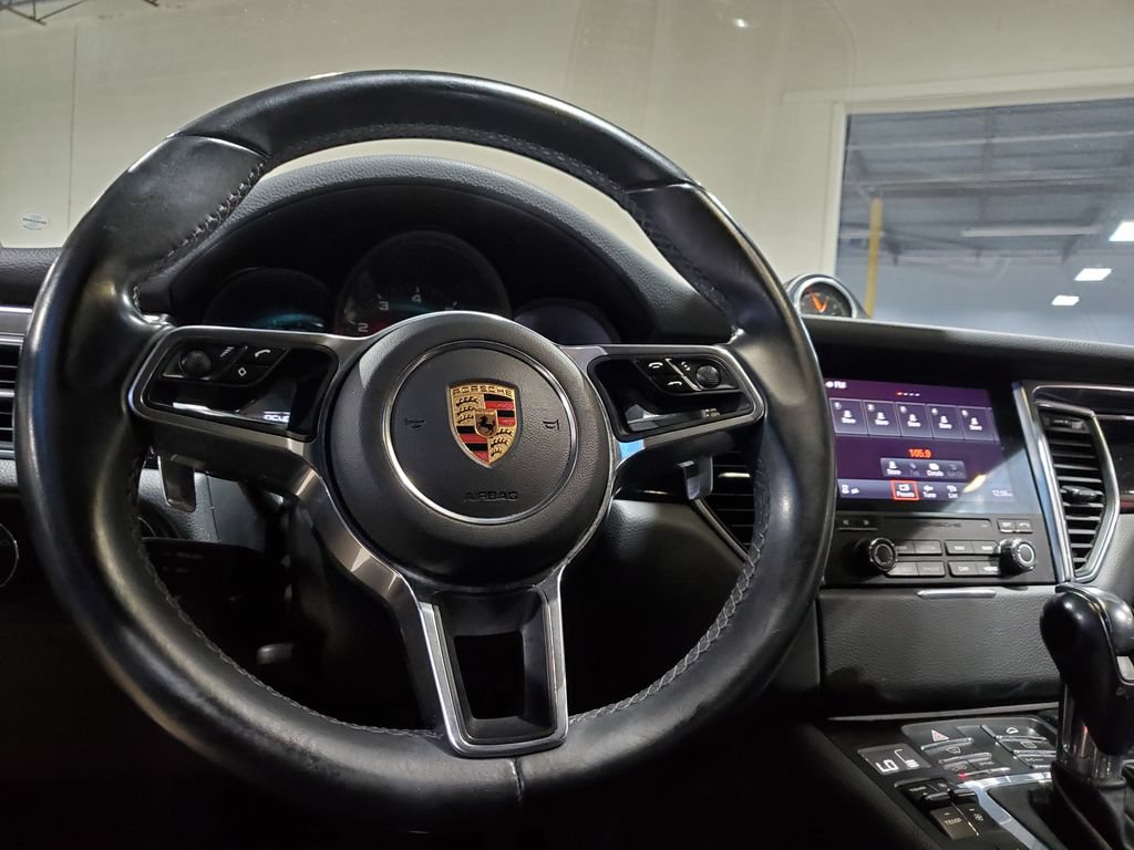 Used 2018 Porsche Macan AWD/4WD image 24